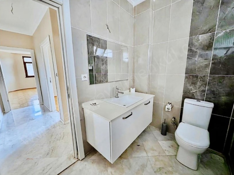 İSTANBUL KADIKÖY  19 MAYIS MAH.BALKONLU OTOPARKLI 142m2 3+1 SATILIK DAİRE