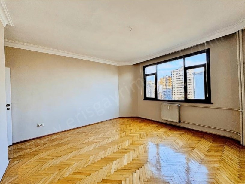 İSTANBUL KADIKÖY  19 MAYIS MAH.BALKONLU OTOPARKLI 142m2 3+1 SATILIK DAİRE