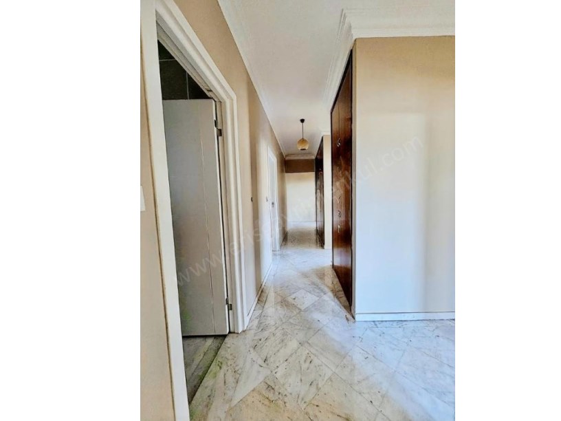 İSTANBUL KADIKÖY  19 MAYIS MAH.BALKONLU OTOPARKLI 142m2 3+1 SATILIK DAİRE