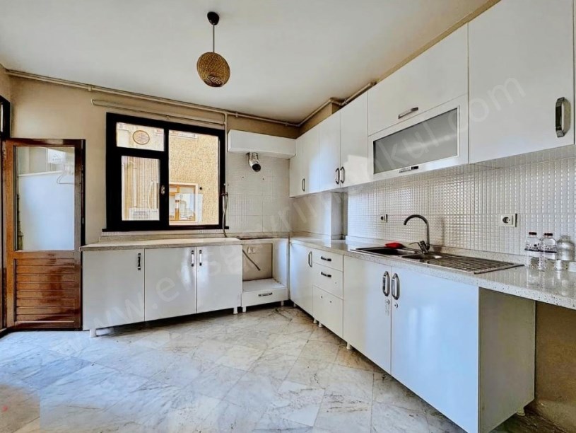 İSTANBUL KADIKÖY  19 MAYIS MAH.BALKONLU OTOPARKLI 142m2 3+1 SATILIK DAİRE