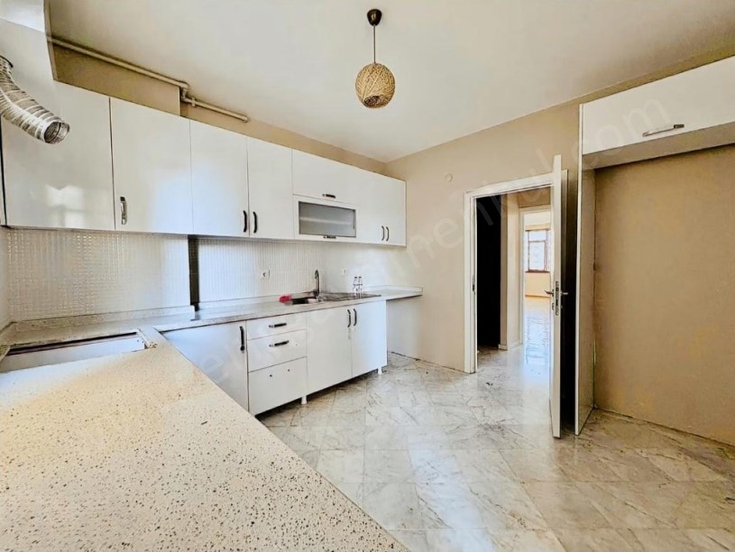 İSTANBUL KADIKÖY  19 MAYIS MAH.BALKONLU OTOPARKLI 142m2 3+1 SATILIK DAİRE