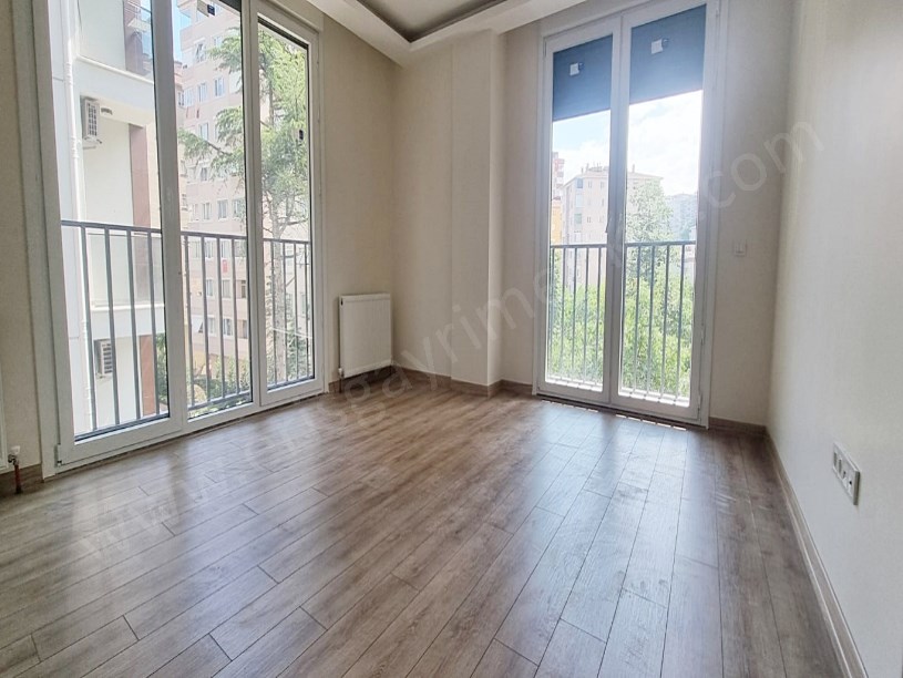 BOSTANCI DA ÇOK MERKEZİ KONUMDA SAKİN SOKAKTA 2+1 KOMBİLİ DAİRE