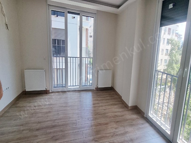 BOSTANCI DA ÇOK MERKEZİ KONUMDA SAKİN SOKAKTA 2+1 KOMBİLİ DAİRE