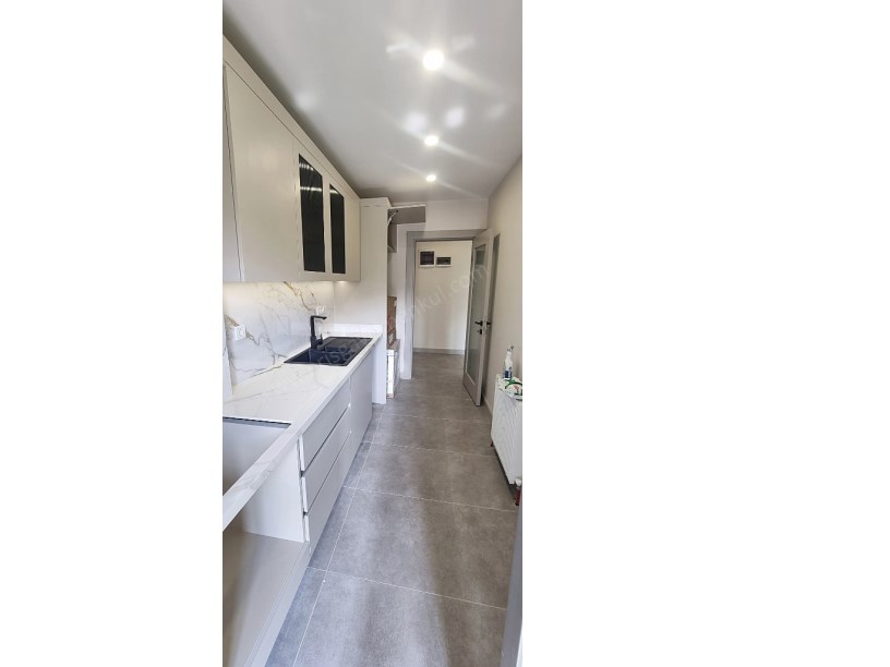 BOSTANCI DA ÇOK MERKEZİ KONUMDA SAKİN SOKAKTA 2+1 KOMBİLİ DAİRE