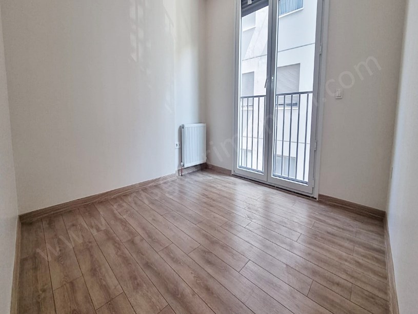 BOSTANCI DA ÇOK MERKEZİ KONUMDA SAKİN SOKAKTA 2+1 KOMBİLİ DAİRE