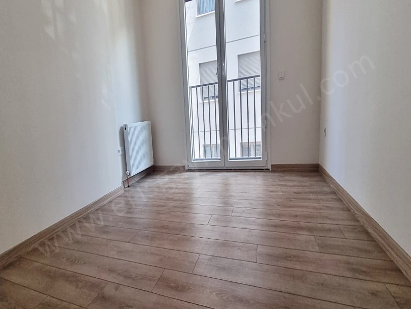 BOSTANCI DA ÇOK MERKEZİ KONUMDA SAKİN SOKAKTA 2+1 KOMBİLİ DAİRE