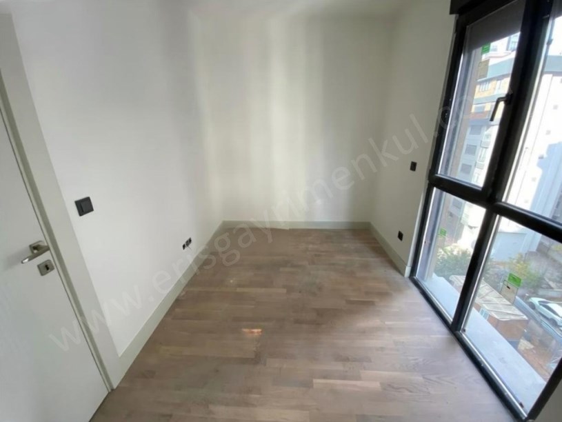 İSTANBUL KADIKÖY SUADİYE CADDE ÜSTÜ SIFIR 2+1 SATILIK DAİRE
