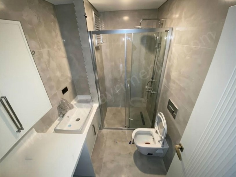 İSTANBUL KADIKÖY SUADİYE CADDE ÜSTÜ SIFIR 2+1 SATILIK DAİRE