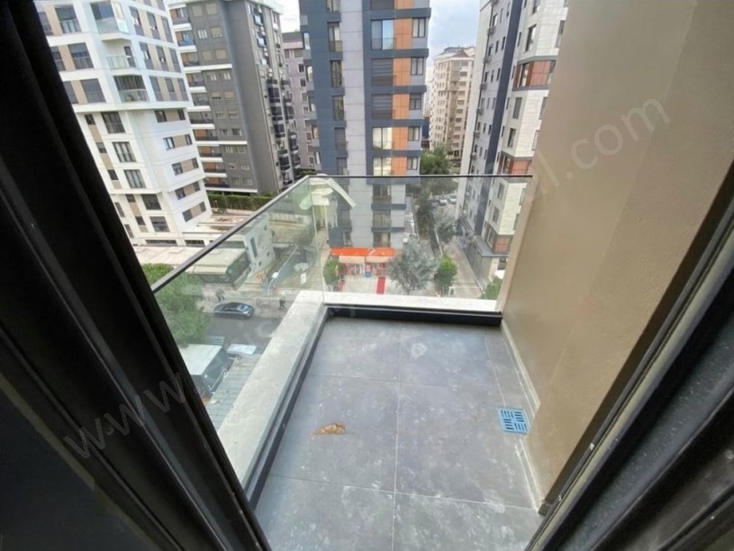 İSTANBUL KADIKÖY SUADİYE CADDE ÜSTÜ SIFIR 2+1 SATILIK DAİRE