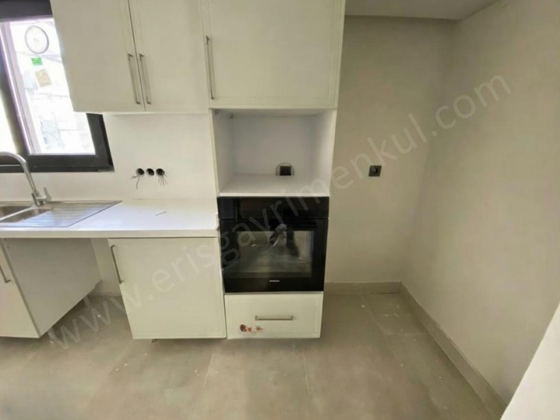 İSTANBUL KADIKÖY SUADİYE CADDE ÜSTÜ SIFIR 2+1 SATILIK DAİRE