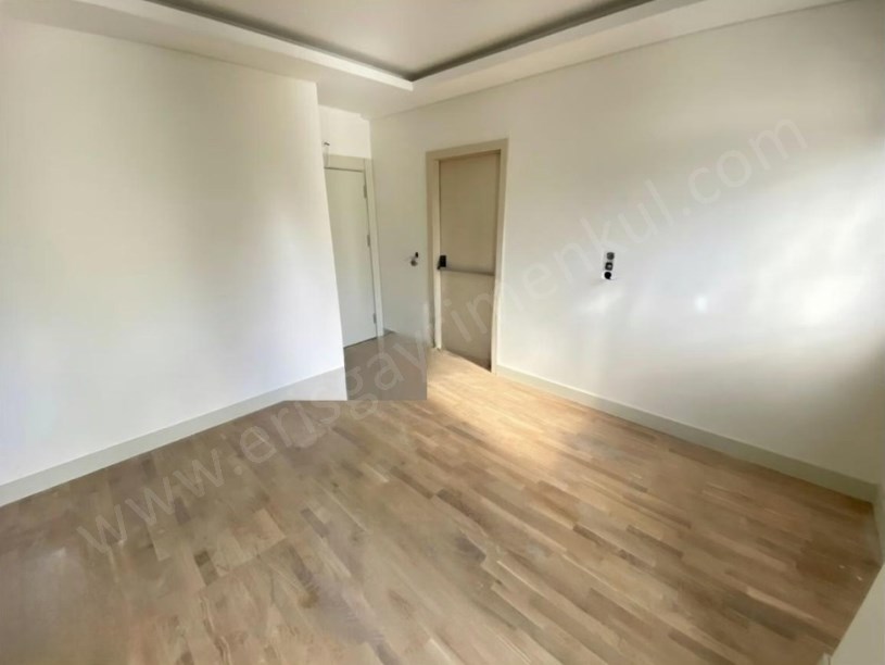 İSTANBUL KADIKÖY SUADİYE CADDE ÜSTÜ SIFIR 2+1 SATILIK DAİRE