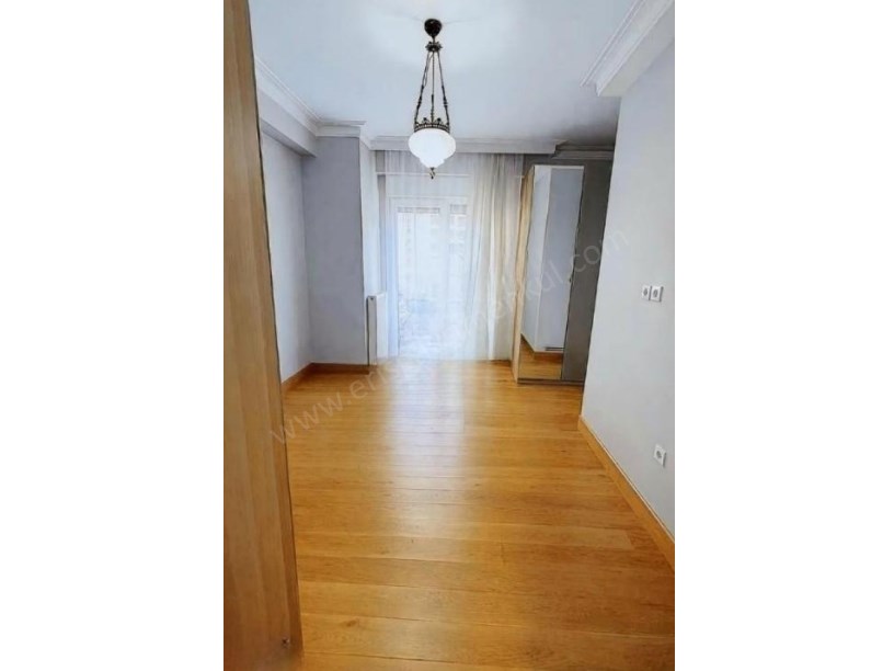 İSTANBUL KADIKÖY ŞAŞKINBAKKAL BAĞDAT CAD.2DK.MESAFEDE LÜKS SATILIK FIRSAT DAİRE