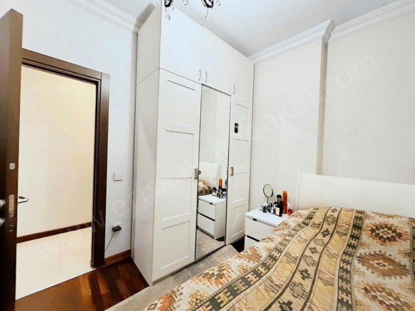 İSTANBUL KADIKÖY SUADİYEDE CADDEYE YAKIN YENİ BİNADA FERAH NET 100 m2 3+1