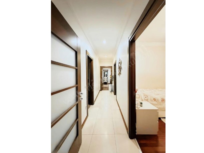 İSTANBUL KADIKÖY SUADİYEDE CADDEYE YAKIN YENİ BİNADA FERAH NET 100 m2 3+1