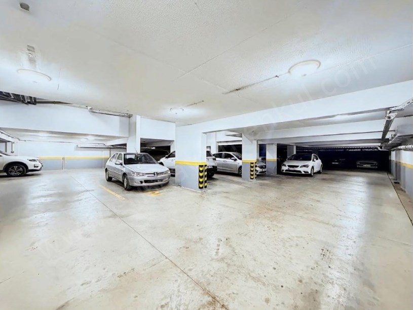 İSTANBUL KADIKÖY SUADİYEDE CADDEYE YAKIN YENİ BİNADA FERAH NET 100 m2 3+1