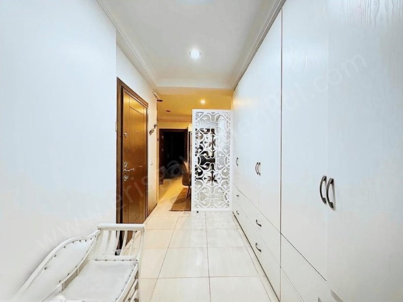 İSTANBUL KADIKÖY SUADİYEDE CADDEYE YAKIN YENİ BİNADA FERAH NET 100 m2 3+1