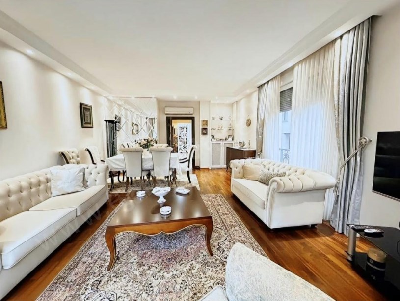 İSTANBUL KADIKÖY SUADİYEDE CADDEYE YAKIN YENİ BİNADA FERAH NET 100 m2 3+1