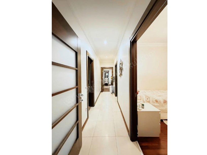 İSTANBUL KADIKÖY SUADİYEDE CADDEYE YAKIN YENİ BİNADA FERAH NET 100 m2 3+1