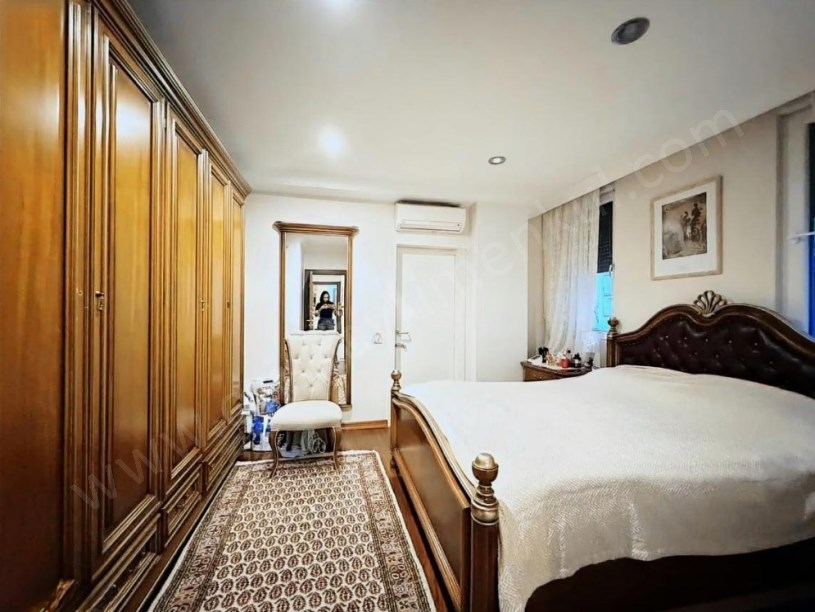 İSTANBUL KADIKÖY SUADİYEDE CADDEYE YAKIN YENİ BİNADA FERAH NET 100 m2 3+1