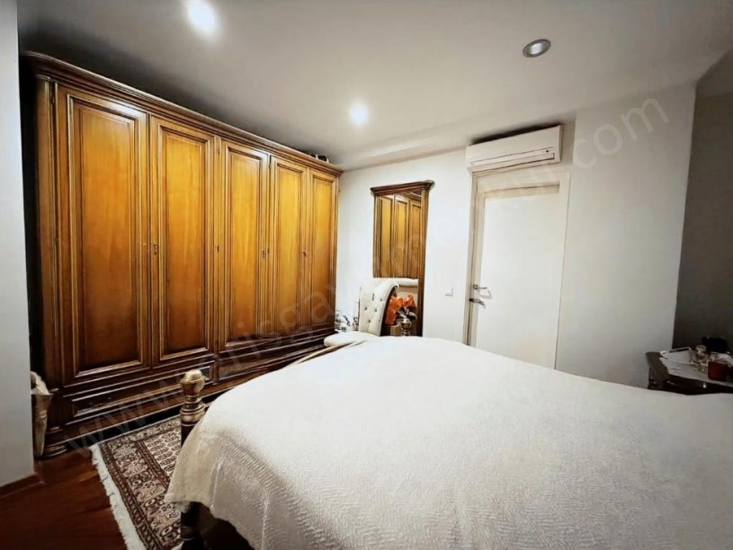 İSTANBUL KADIKÖY SUADİYEDE CADDEYE YAKIN YENİ BİNADA FERAH NET 100 m2 3+1