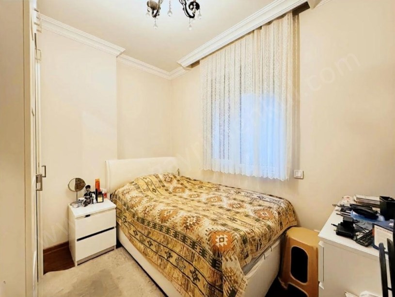 İSTANBUL KADIKÖY SUADİYEDE CADDEYE YAKIN YENİ BİNADA FERAH NET 100 m2 3+1