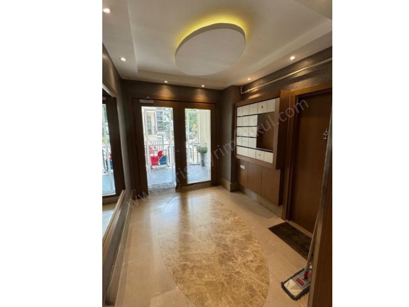 İSTANBUL KADIKÖY SUADİYE DE BAĞDAT CADDESİNE 200 M MESAFEDE 135 M2   3+1