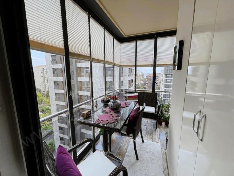 İSTANBUL KADIKÖY SUADİYE DE BAĞDAT CADDESİNE 200 M MESAFEDE 135 M2   3+1