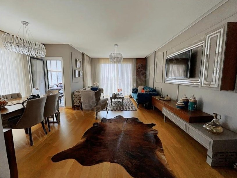 İSTANBUL KADIKÖY SUADİYE DE BAĞDAT CADDESİNE 200 M MESAFEDE 135 M2   3+1