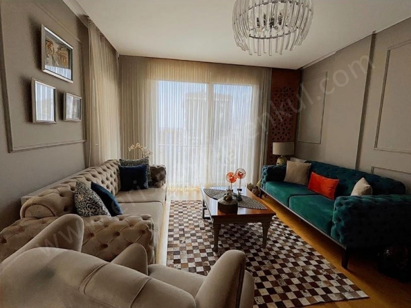 İSTANBUL KADIKÖY SUADİYE DE BAĞDAT CADDESİNE 200 M MESAFEDE 135 M2   3+1