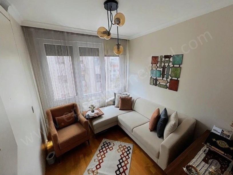 İSTANBUL KADIKÖY SUADİYE DE BAĞDAT CADDESİNE 200 M MESAFEDE 135 M2   3+1