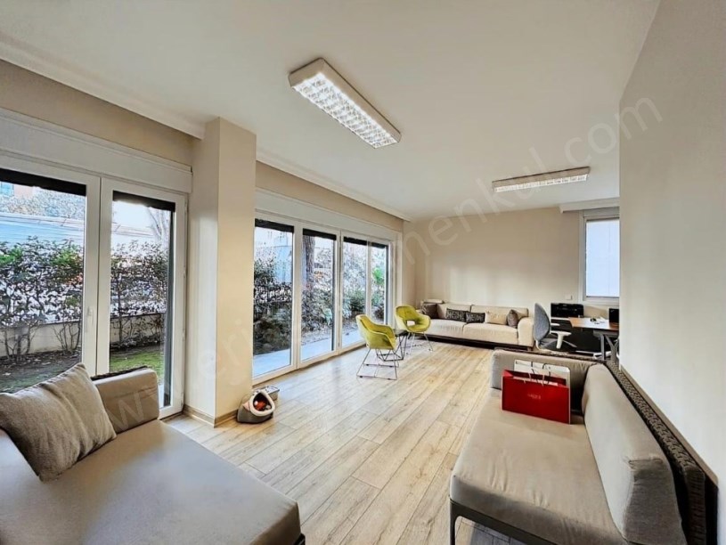 İSTANBUL KADIKÖY  SUADİYE EMİN ALİ PAŞA CAD 4+1 BAHÇE KULLANIMLI.