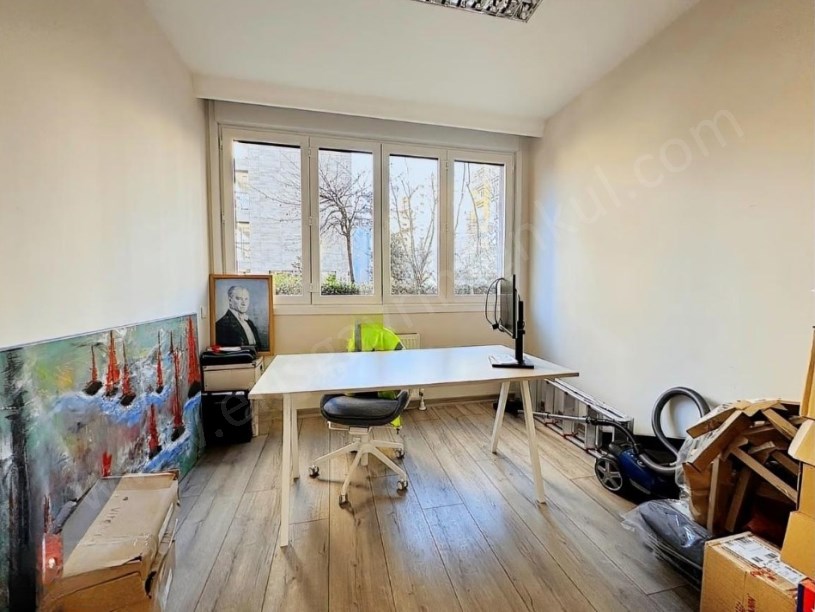 İSTANBUL KADIKÖY  SUADİYE EMİN ALİ PAŞA CAD 4+1 BAHÇE KULLANIMLI.