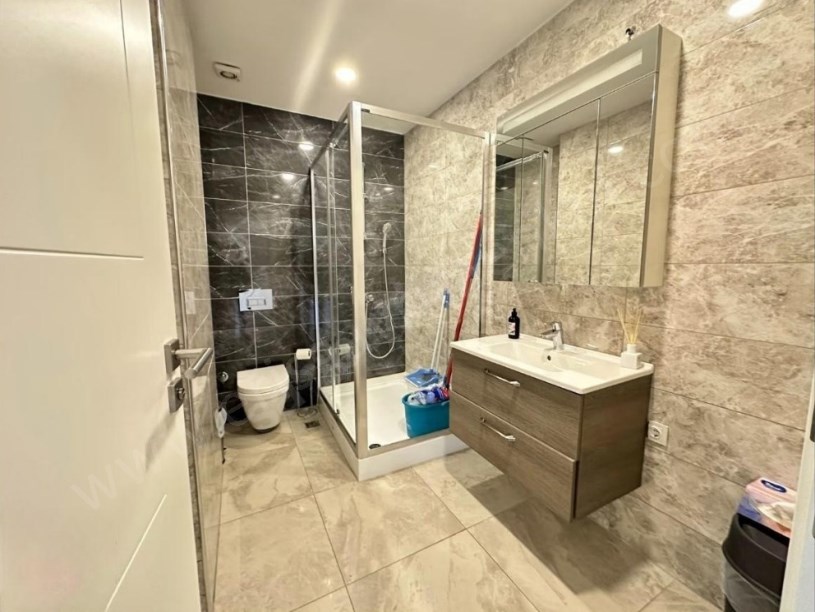 İSTANBUL KADIKÖY  SUADİYE EMİN ALİ PAŞA CAD 4+1 BAHÇE KULLANIMLI.