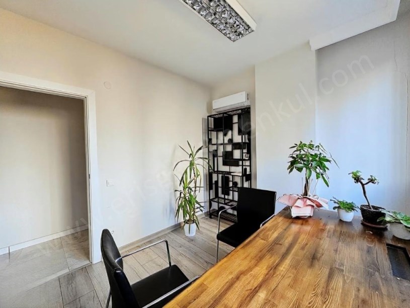 İSTANBUL KADIKÖY  SUADİYE EMİN ALİ PAŞA CAD 4+1 BAHÇE KULLANIMLI.