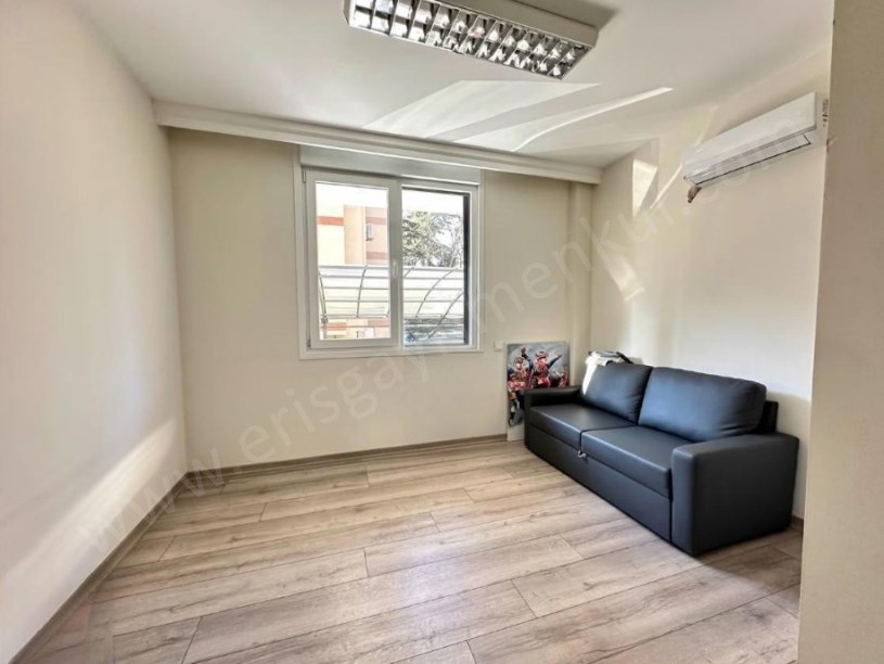 İSTANBUL KADIKÖY  SUADİYE EMİN ALİ PAŞA CAD 4+1 BAHÇE KULLANIMLI.