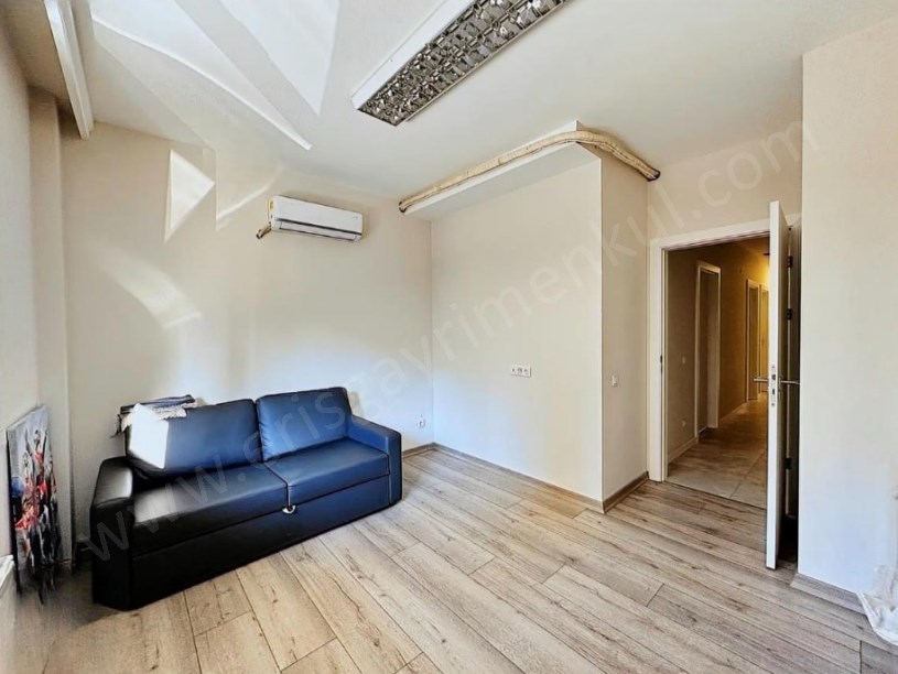 İSTANBUL KADIKÖY  SUADİYE EMİN ALİ PAŞA CAD 4+1 BAHÇE KULLANIMLI.