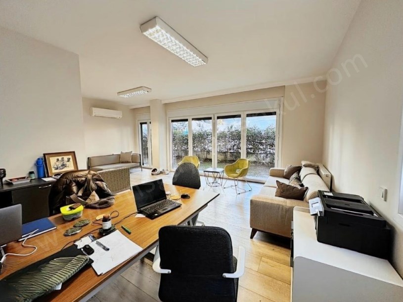 İSTANBUL KADIKÖY  SUADİYE EMİN ALİ PAŞA CAD 4+1 BAHÇE KULLANIMLI.