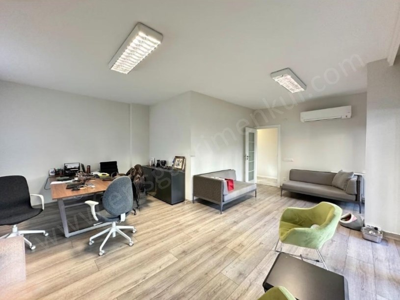 İSTANBUL KADIKÖY  SUADİYE EMİN ALİ PAŞA CAD 4+1 BAHÇE KULLANIMLI.