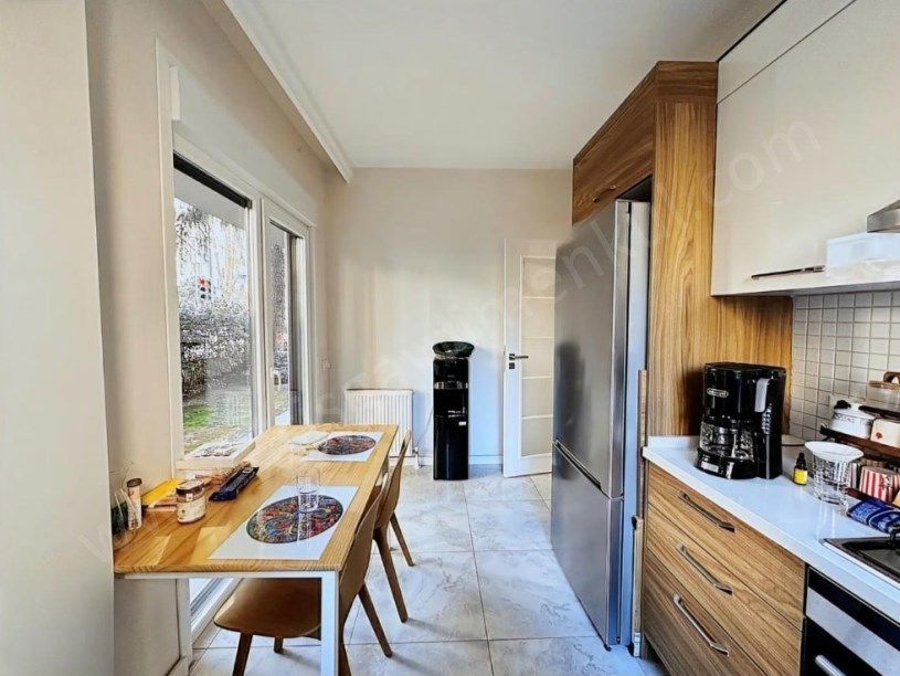 İSTANBUL KADIKÖY  SUADİYE EMİN ALİ PAŞA CAD 4+1 BAHÇE KULLANIMLI.