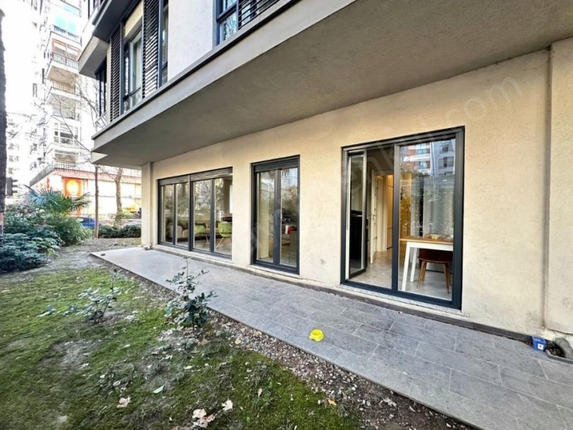 İSTANBUL KADIKÖY  SUADİYE EMİN ALİ PAŞA CAD 4+1 BAHÇE KULLANIMLI.