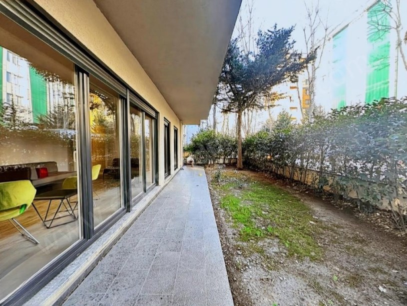 İSTANBUL KADIKÖY  SUADİYE EMİN ALİ PAŞA CAD 4+1 BAHÇE KULLANIMLI.