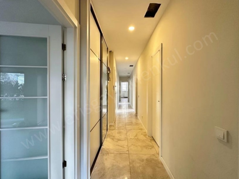 İSTANBUL KADIKÖY  SUADİYE EMİN ALİ PAŞA CAD 4+1 BAHÇE KULLANIMLI.