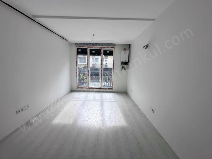 İSTANBUL KADIKÖY ÇATALÇEŞMEDE CADDEYE 6. BİNA 2+1 75 M2 YENİ BİNA