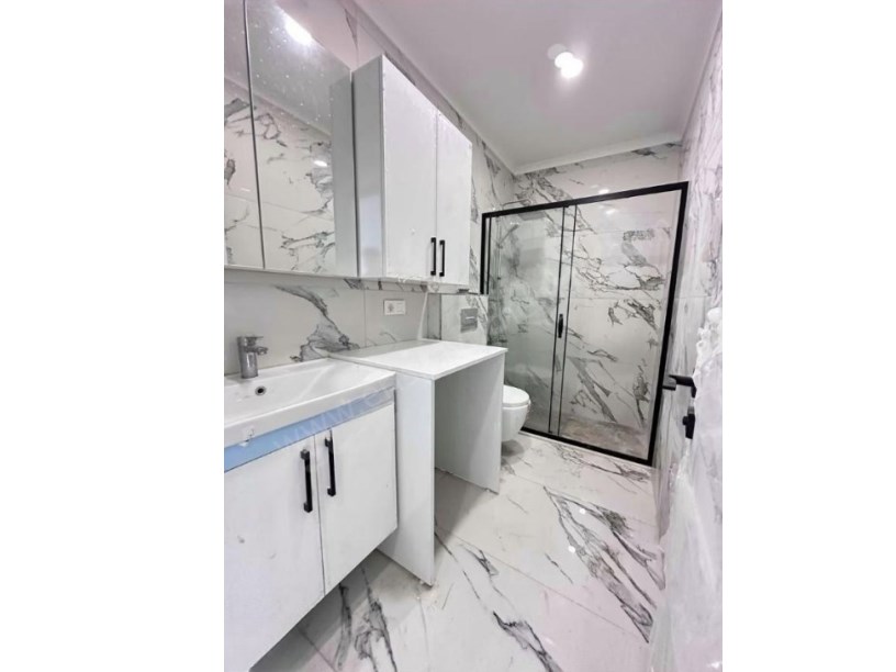 İSTANBUL KADIKÖY ÇATALÇEŞMEDE CADDEYE 6. BİNA 2+1 75 M2 YENİ BİNA