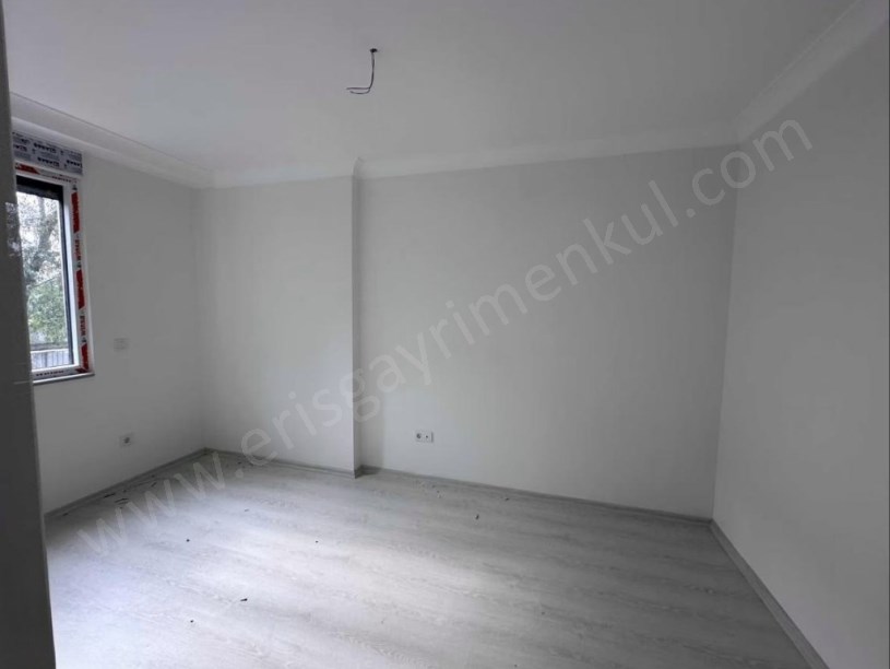 İSTANBUL KADIKÖY ÇATALÇEŞMEDE CADDEYE 6. BİNA 2+1 75 M2 YENİ BİNA