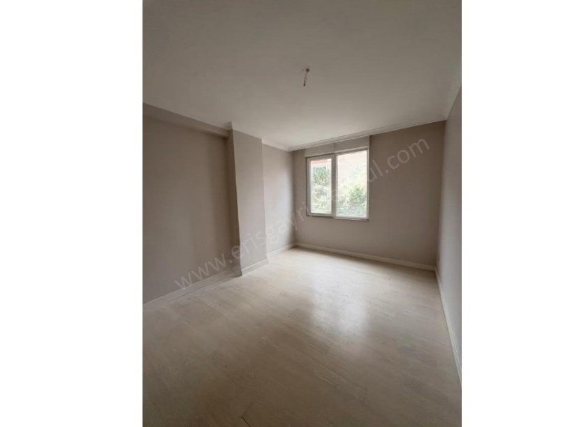 İSTANBUL KADIKÖY KOZYATAĞINDA METROYA ÇOK YAKIN YENİ BİNADA SATILIK 2+1