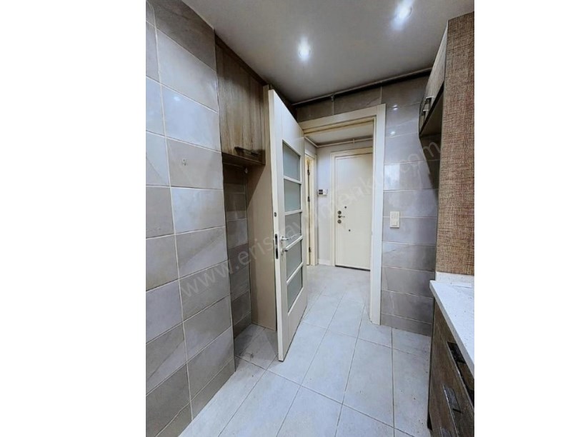 İSTANBUL KADIKÖY KOZYATAĞINDA METROYA ÇOK YAKIN YENİ BİNADA SATILIK 2+1