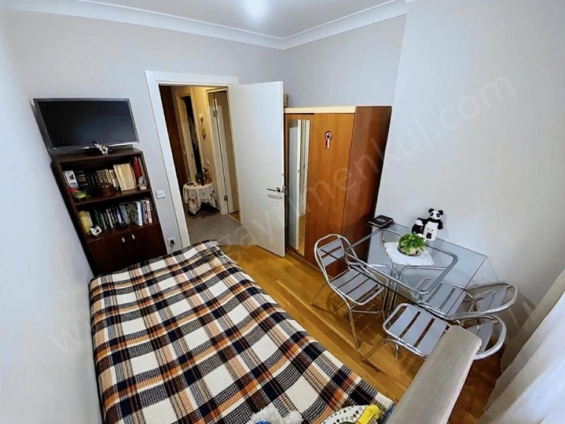 İSTANBUL KADIKÖY KOZYATAĞINDA HAVUZLU BALKONLU KATTA 3+1 SATILIK