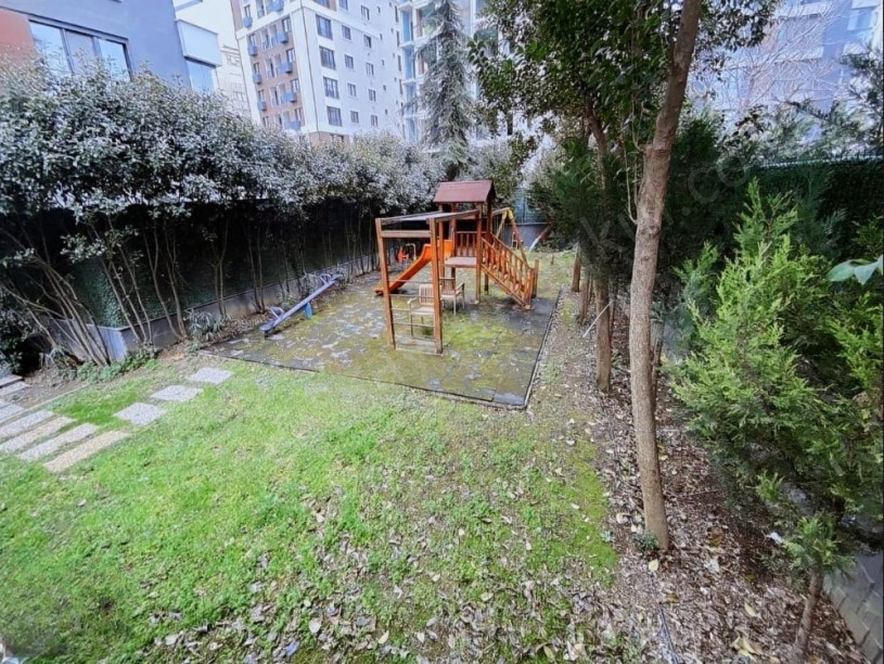 İSTANBUL KADIKÖY KOZYATAĞINDA HAVUZLU BALKONLU KATTA 3+1 SATILIK