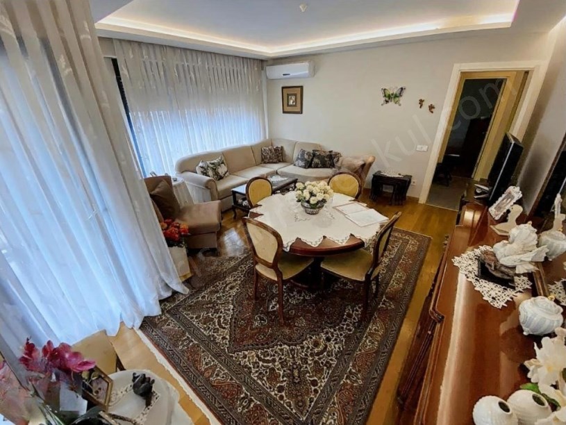 İSTANBUL KADIKÖY KOZYATAĞINDA HAVUZLU BALKONLU KATTA 3+1 SATILIK